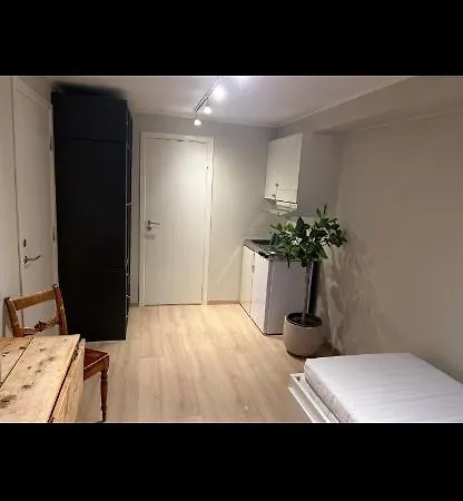 Liten Koselig Hybelleilighet For 1 Til 2 Personer - Sentral Beliggenhet Og Gunstig Pris Tromso Exterior photo
