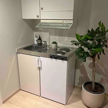 Liten Koselig Hybelleilighet For 1 Til 2 Personer - Sentral Beliggenhet Og Gunstig Pris Tromso Exterior photo